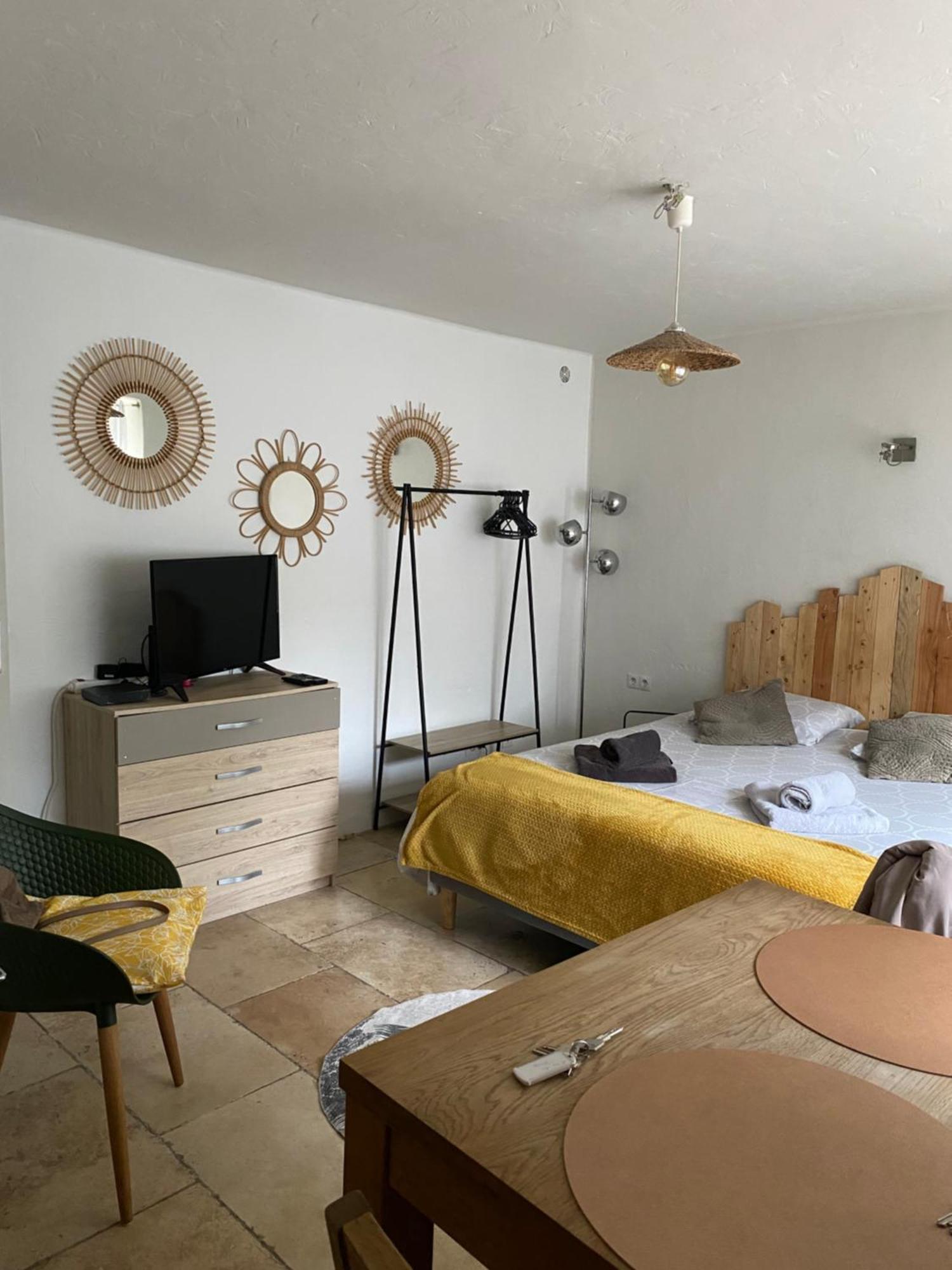 Studio La Source Claire L'Isle-sur-la-Sorgue Exterior photo