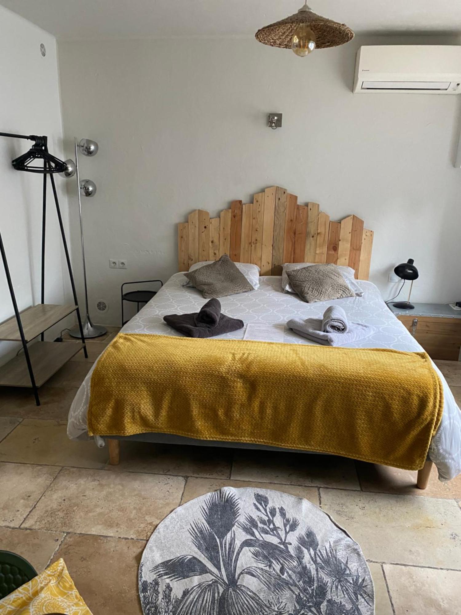 Studio La Source Claire L'Isle-sur-la-Sorgue Exterior photo